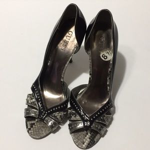 🛎 Women’s guess silver and black heels 8.5 shoes